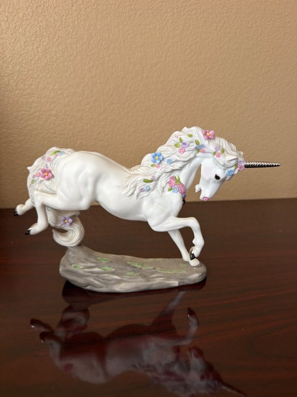 1989 Princeton Gallery Love's Delight Unicorn Porcelain Figure Pre-owned No Box